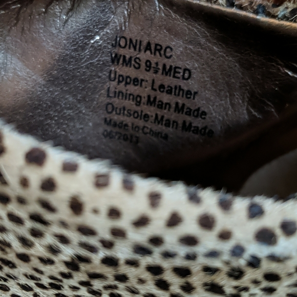 Kenneth Cole Reaction heeled booties. - Picture 4 of 4